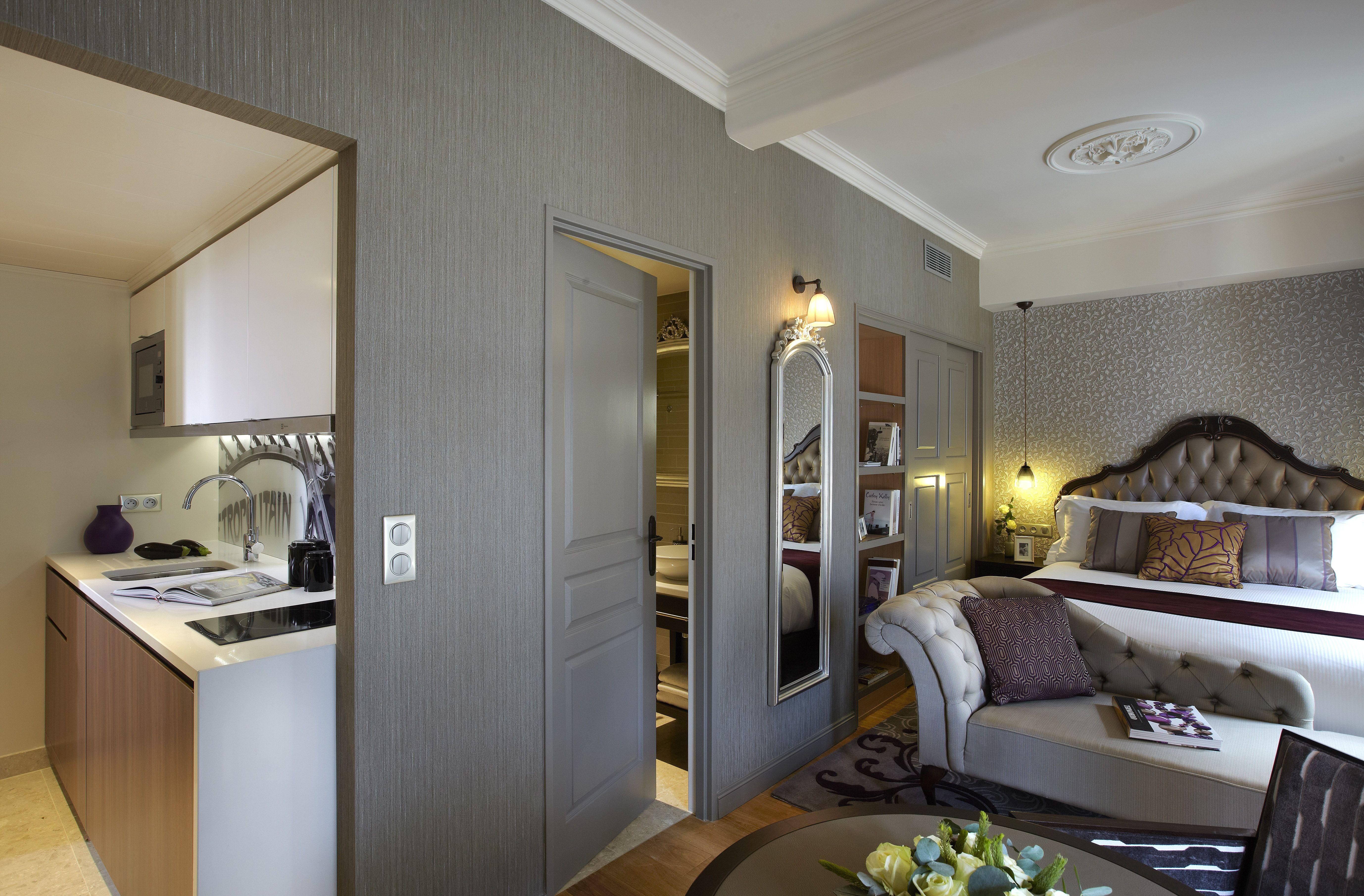 La Clef Louvre By The Crest Collection