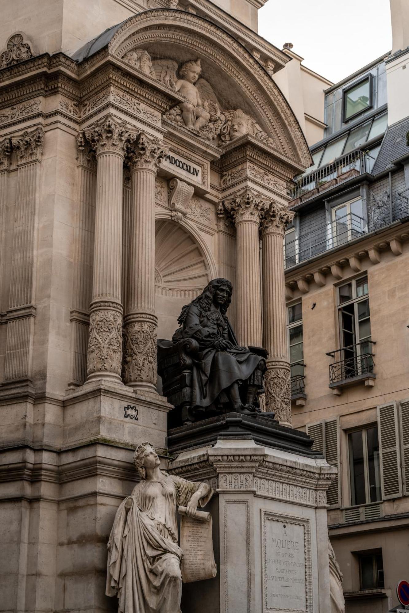 La Clef Louvre By The Crest Collection