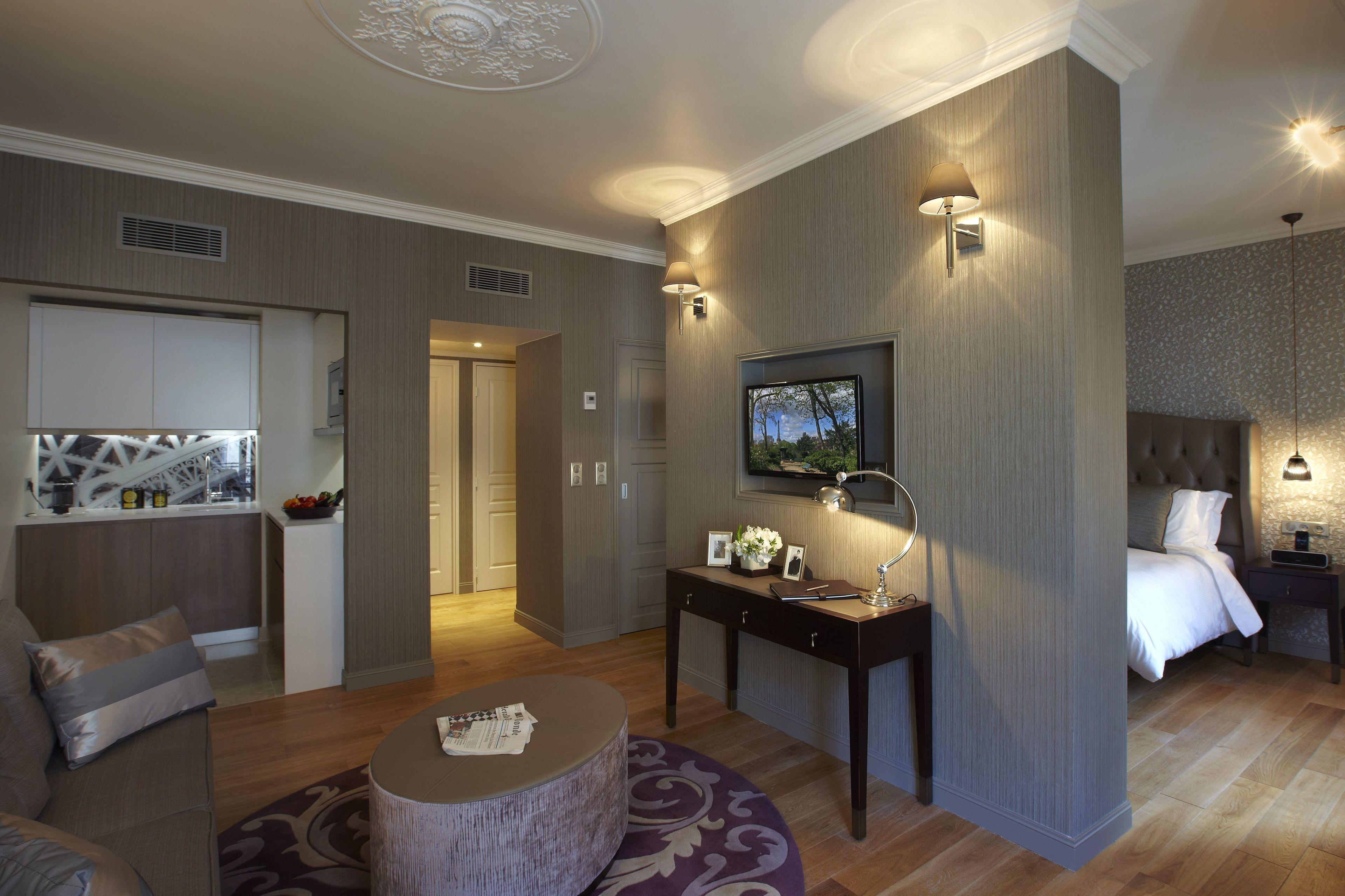 La Clef Louvre By The Crest Collection Parigi