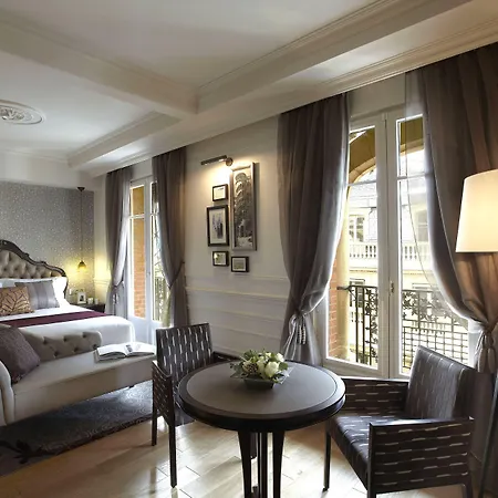 La Clef Louvre By The Crest Collection Parigi