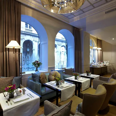 La Clef Louvre By The Crest Collection Parigi