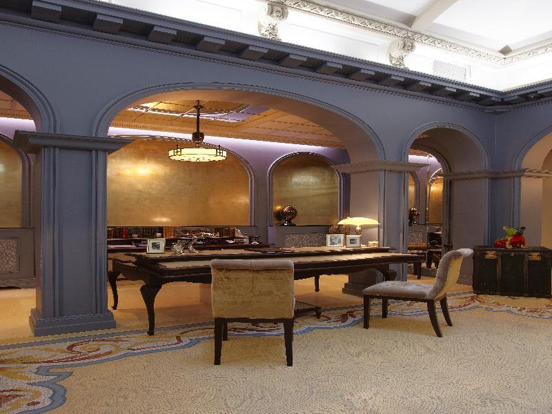 La Clef Louvre By The Crest Collection