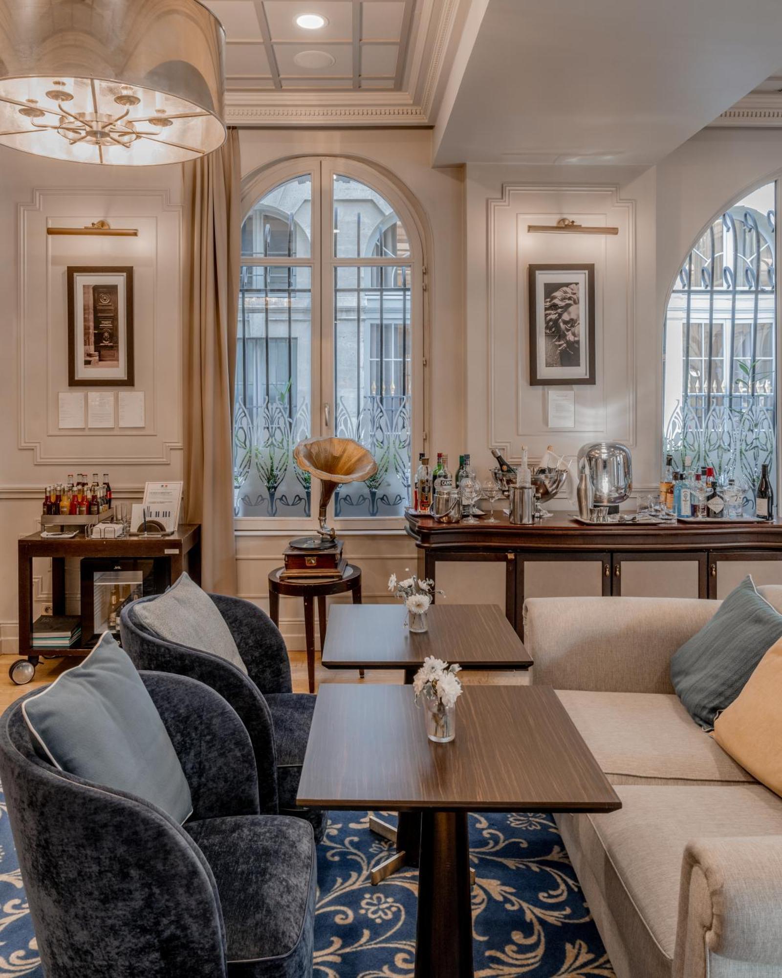 La Clef Louvre By The Crest Collection Paris