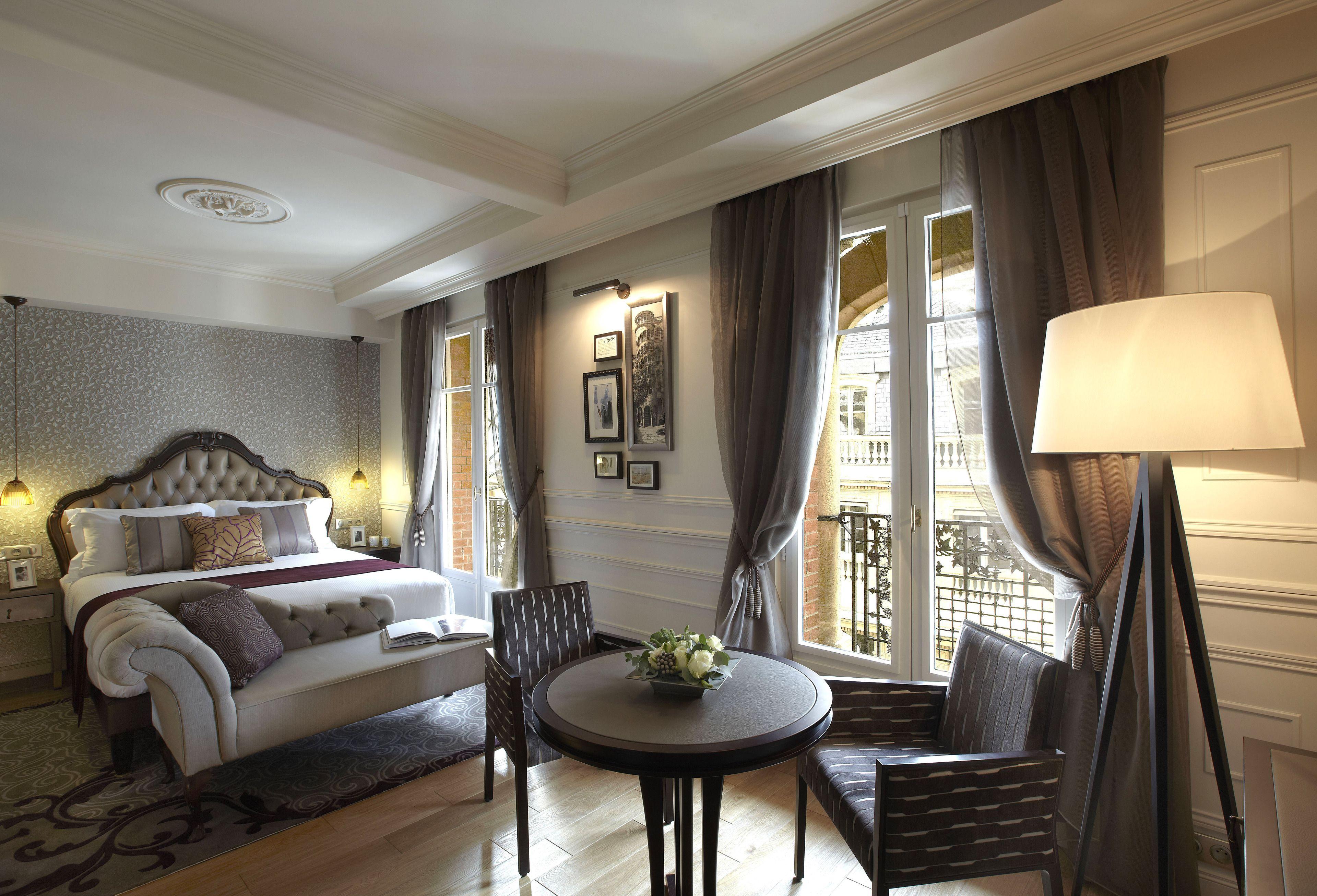 La Clef Louvre By The Crest Collection Parigi