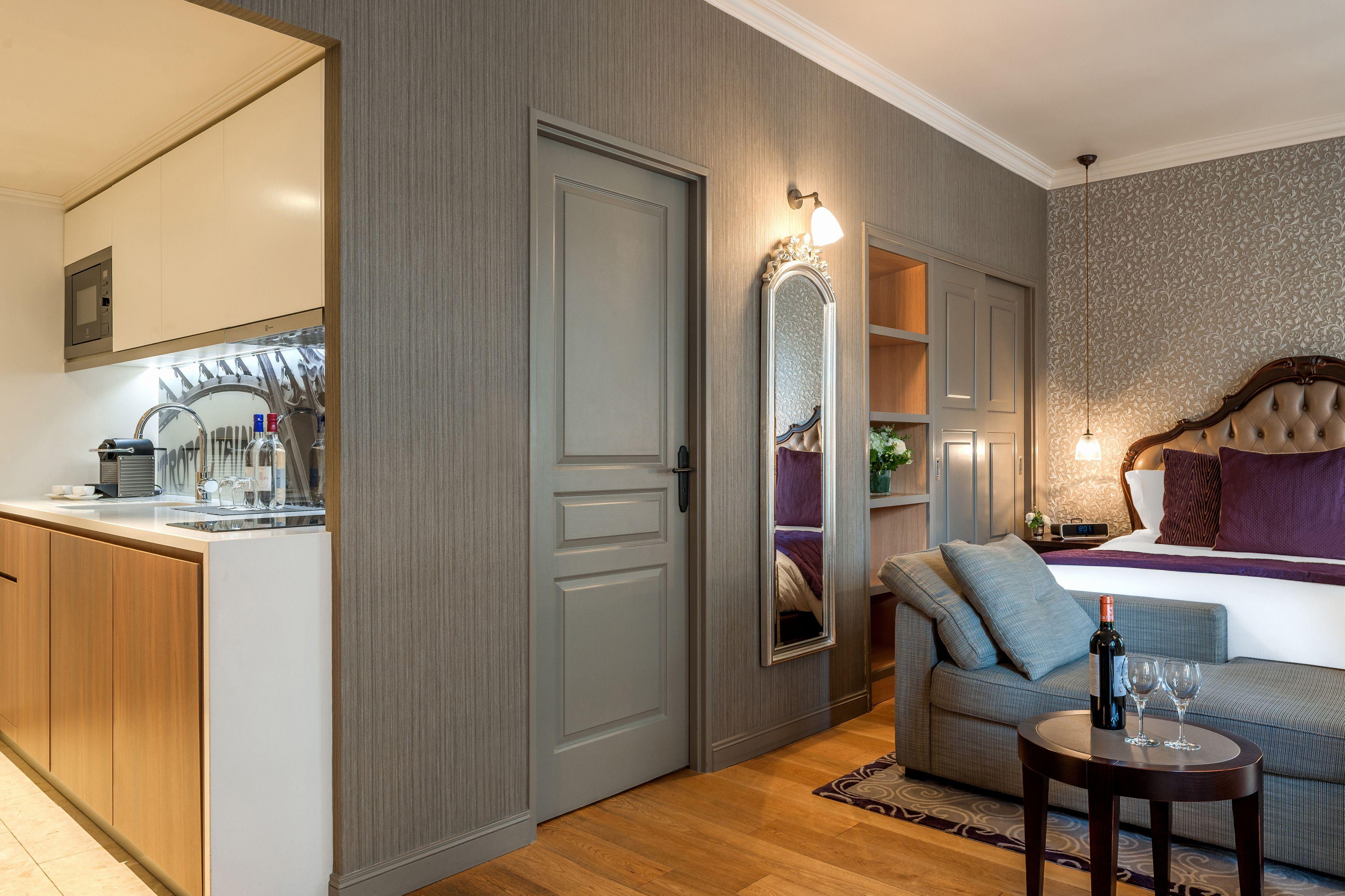 La Clef Louvre By The Crest Collection Paris