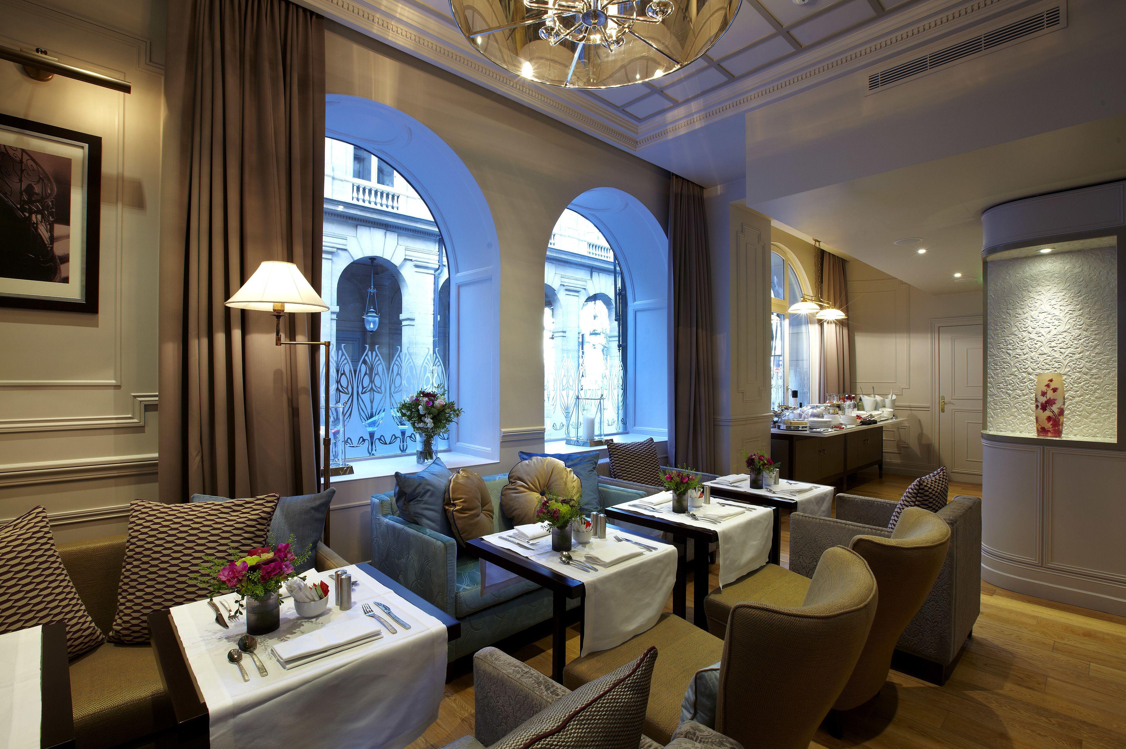 La Clef Louvre By The Crest Collection Parigi