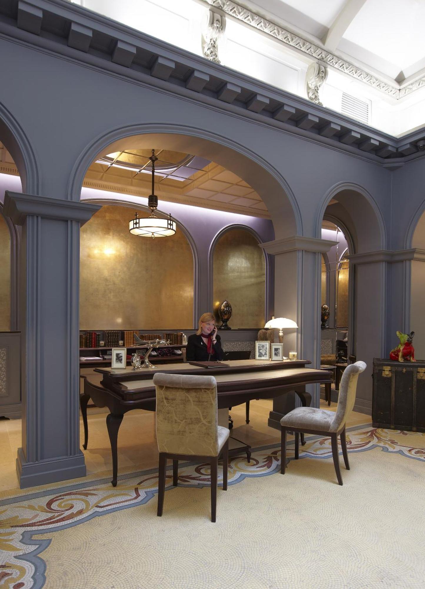 La Clef Louvre By The Crest Collection Parigi